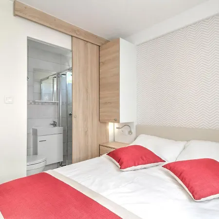 Holiday home Beautiful Mobile In With Swimming Pool *