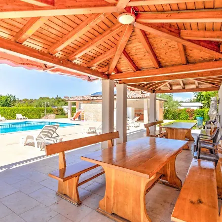 Beautiful Mobile In With Swimming Pool * Banjole