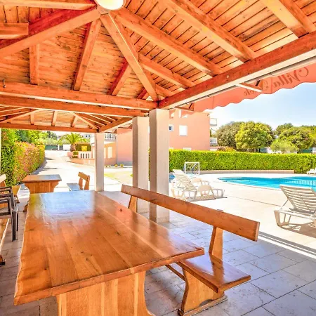 Beautiful Mobile In With Swimming Pool * Banjole